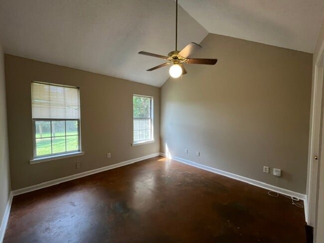 7043 Foxhall Dr