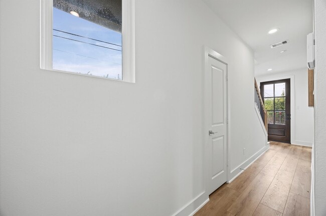 Photo - 5107 Avenue J