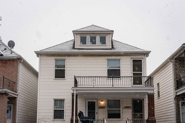 Building Photo - 3426/3428 Evaline - FDR - T Unit 3428 Evaline, Upper - V 8/7/25 (T) Rental
