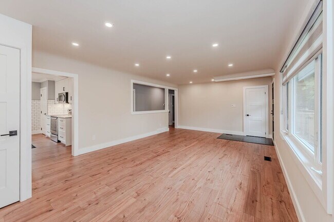 Photo - 5 Cadillac Dr