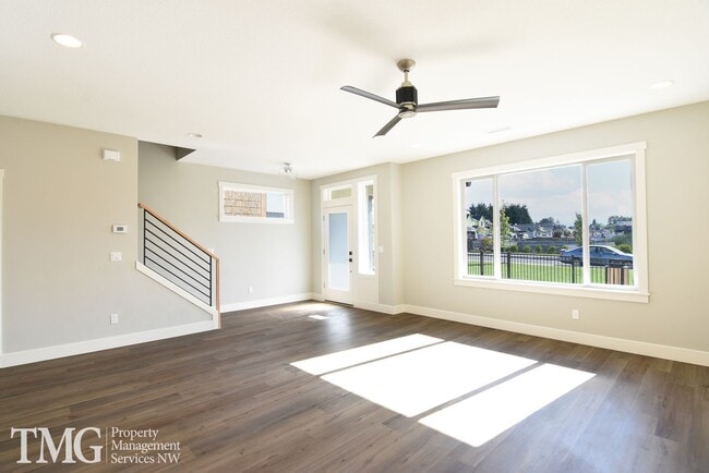 Photo - AmazingTownhome with Stunning Finishes! 1900+ Sq Ft, Fenced Yard!