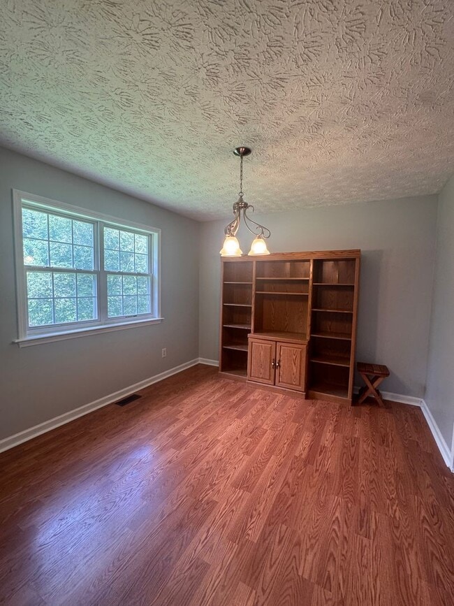 Photo - Beautiful 3BR Home for Rent in Toccoa, GA with Fenced Yard & 2-Car Garage