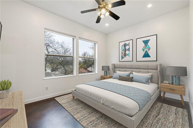 2601 E 7th St Unit 203