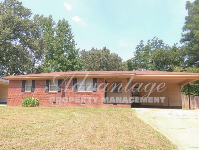Building Photo - Newly Renovated Home in Oakhaven