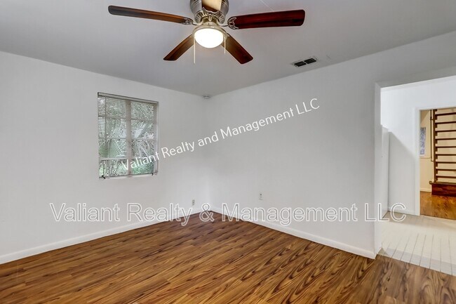 Photo - 246 Jasmine St