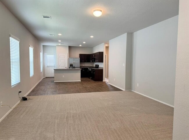 Photo - 195 Heritage Ml Trl