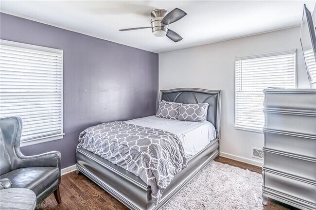 Photo - 2456 Harwood Dr