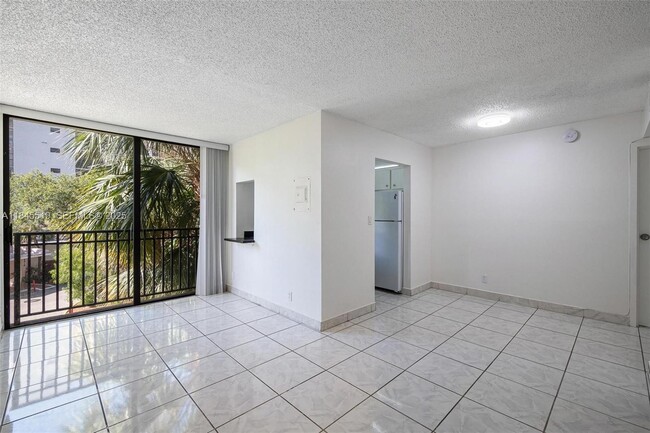 Photo - 16909 N Bay Rd Unidad 305