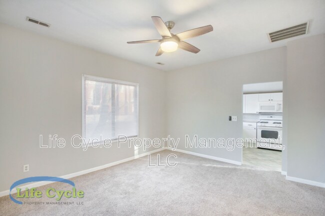 Photo - 160 Carrier St NE Unidad 2