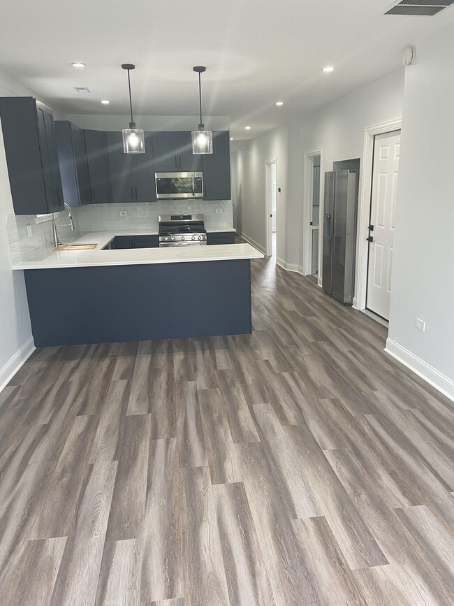 Photo - 3840 W Diversey Ave Unidad 2