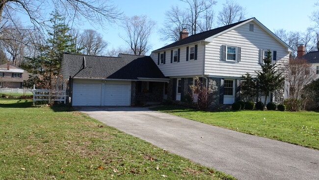 Photo - 593 Watford Ln