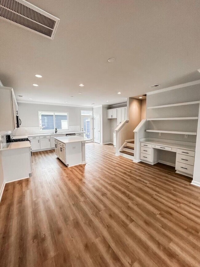 Photo - 607 Southview Ln