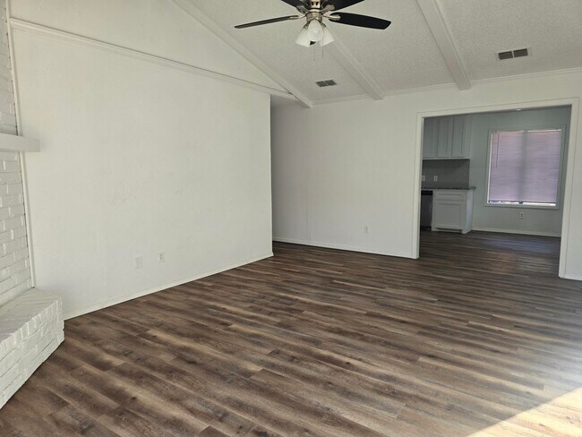 Photo - 2211 33rd St