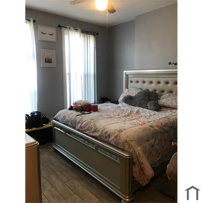 Photo - 4733 S Indiana Ave Unit B