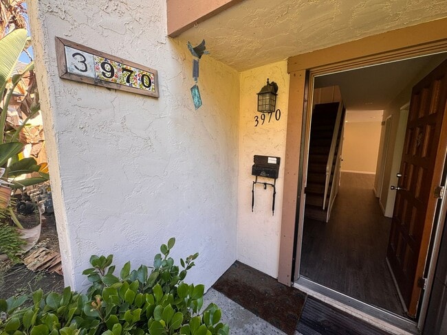 Spacious 4-Bedroom 2.5-Bathroom Townhome i... - Spacious 4-Bedroom 2.5-Bathroom Townhome i...