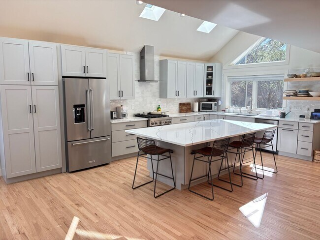 Photo - Stunning 4 bed 3.5 Bath Home in Wonderland Hills Walking Distance to Wonderland Lake. Rent Furnis...