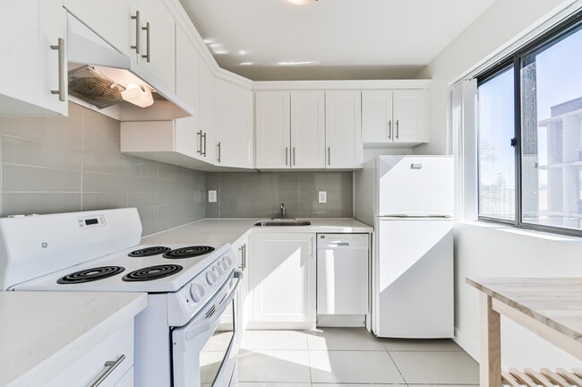 Building Photo - Pleasant Manor Unit 00306