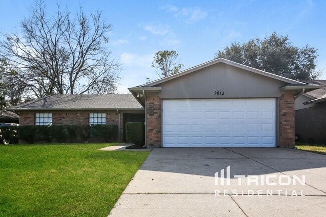 Photo - 2813 Whitehurst Dr House