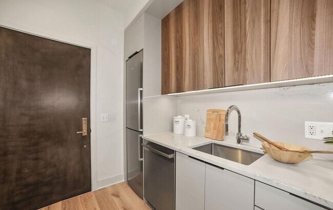Photo - 801 N St NW