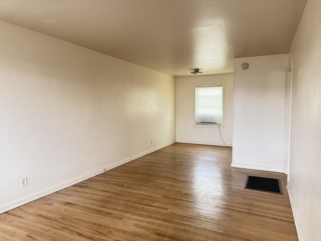 Photo - 1016 Wilmoore Dr SE