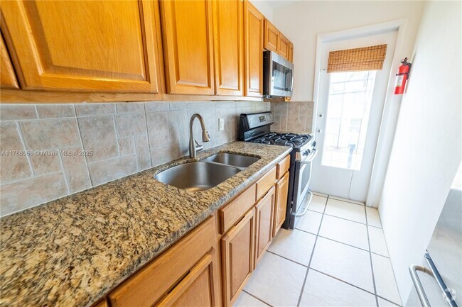 Building Photo - 358 Euclid Ave Unit 8 Rental