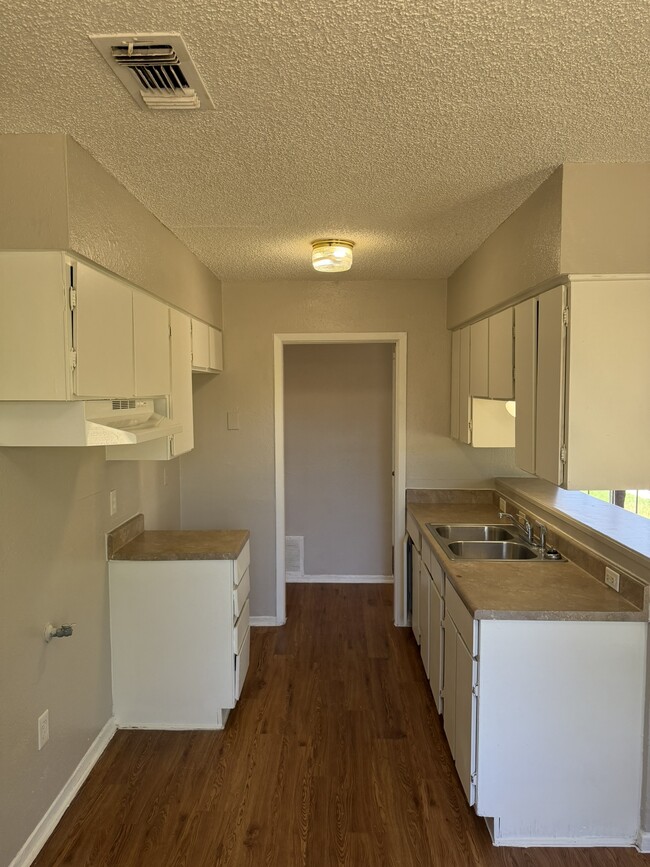 Photo - 4411 Jamestown Dr