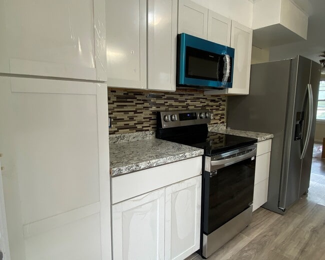 Photo - 374 E Monroe Ave