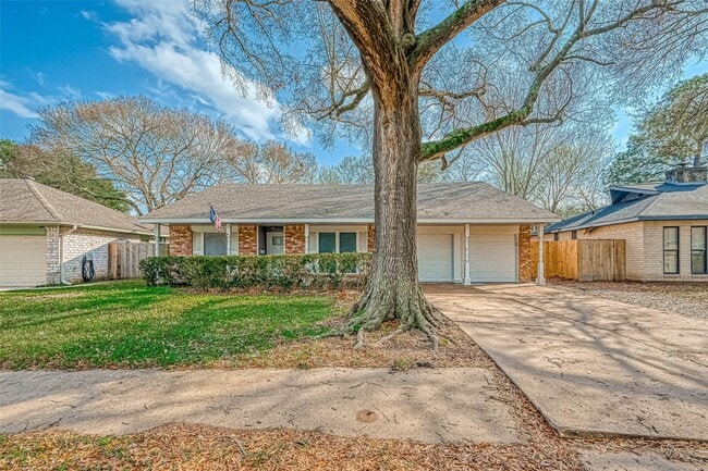 Building Photo - 910 Redway Ln