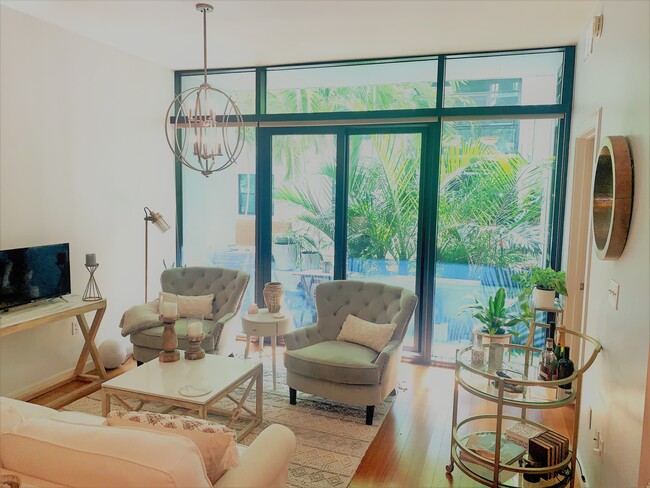 Spacious bright living space, high ceilings - 400 4th Ave S Unit #104