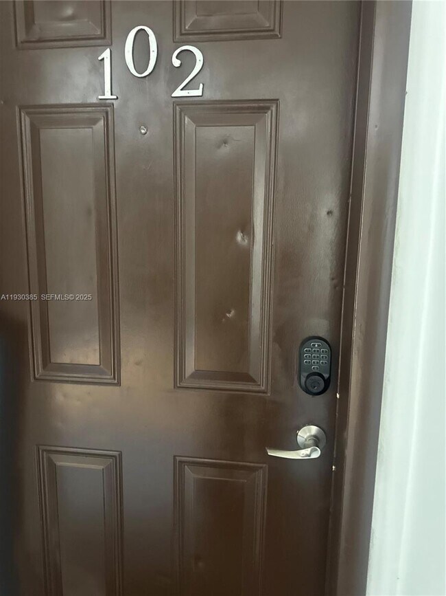 Building Photo - 212 Lake Pointe Dr Unit 102