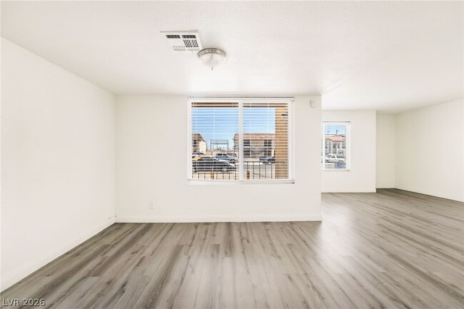 5303 Del Gado Dr