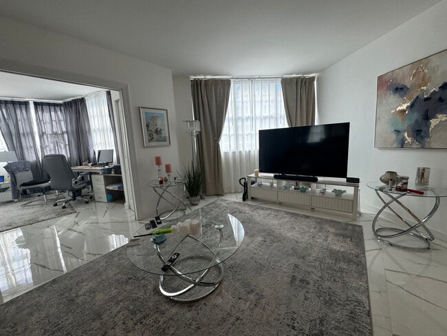 Photo - 999 Brickell Bay Dr