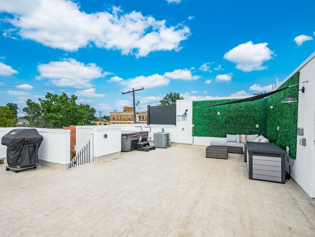 1438 Indianola Ave