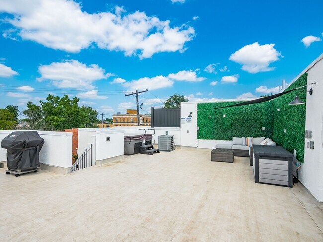 Photo - 1438 Indianola Ave