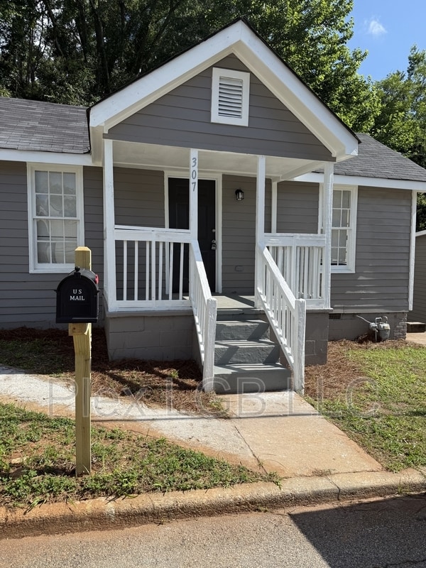 Building Photo - 307 Dix St