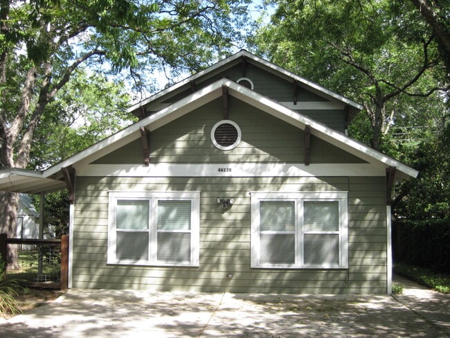 Photo - 4613 Avenue B