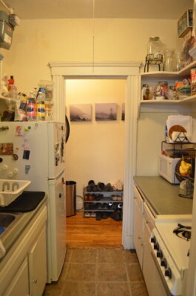 Photo - 1 Bedroom in Allston Village, Heat and hot water included