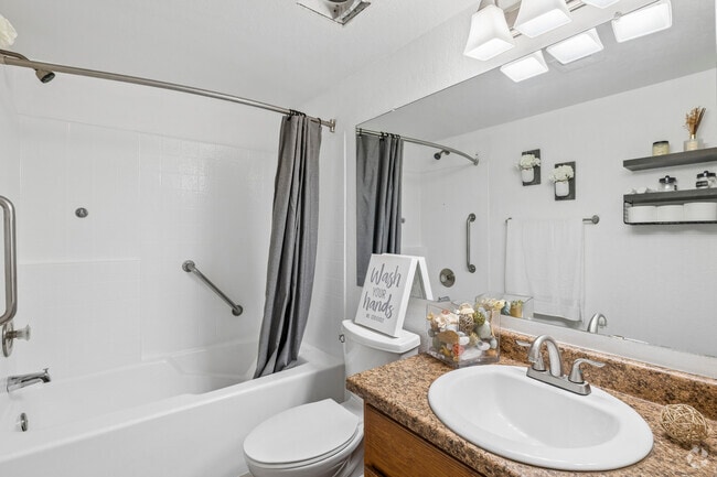 Carefree - 2BR, 2BA - 1,150SF - Second Bathroom