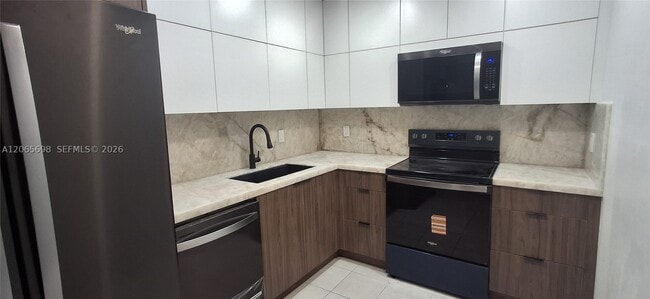 Building Photo - 901 Hillcrest Dr Unit 311