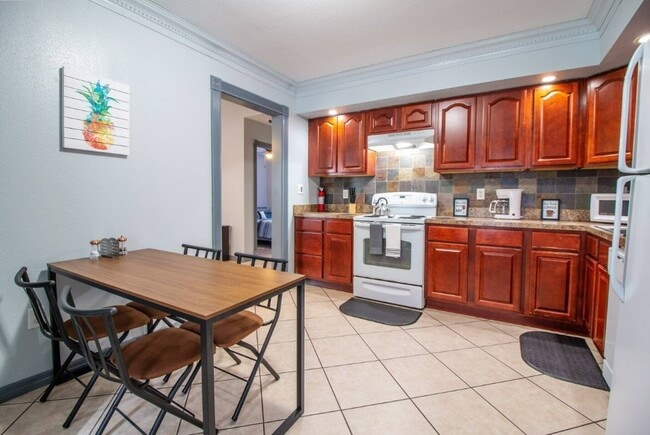 Photo - 1815 Larkin Ave