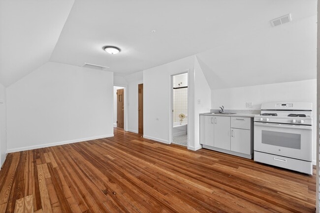 Photo - 42 Duer Pl Unit 3