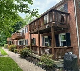 Building Photo - 8 Cedar Ave