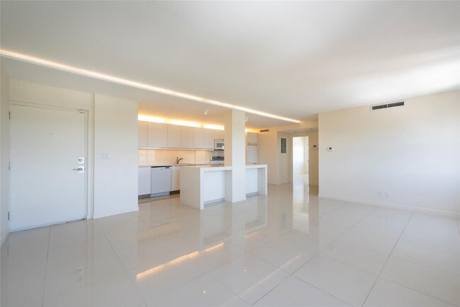 Photo - 2555 NE 11th St Unit 902