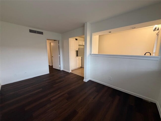 Photo - 3304 Red River St Unit 206