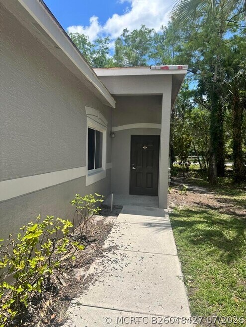 220 Crestwood Cir