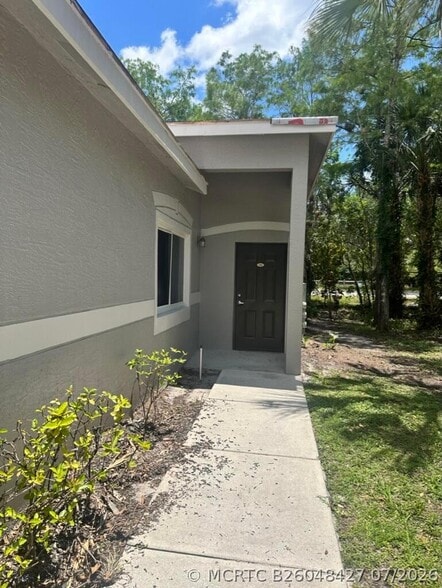 220 Crestwood Cir