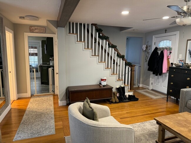 Photo - 23 Tiverton Pky