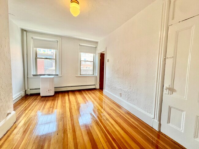 Photo - 9 Thacher Ct Unit 3
