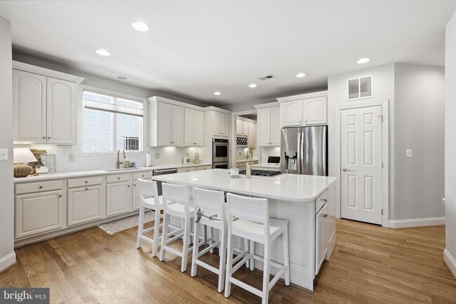 Photo - 6235 22nd St N