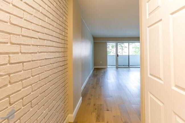 Photo - 700 7th St SW